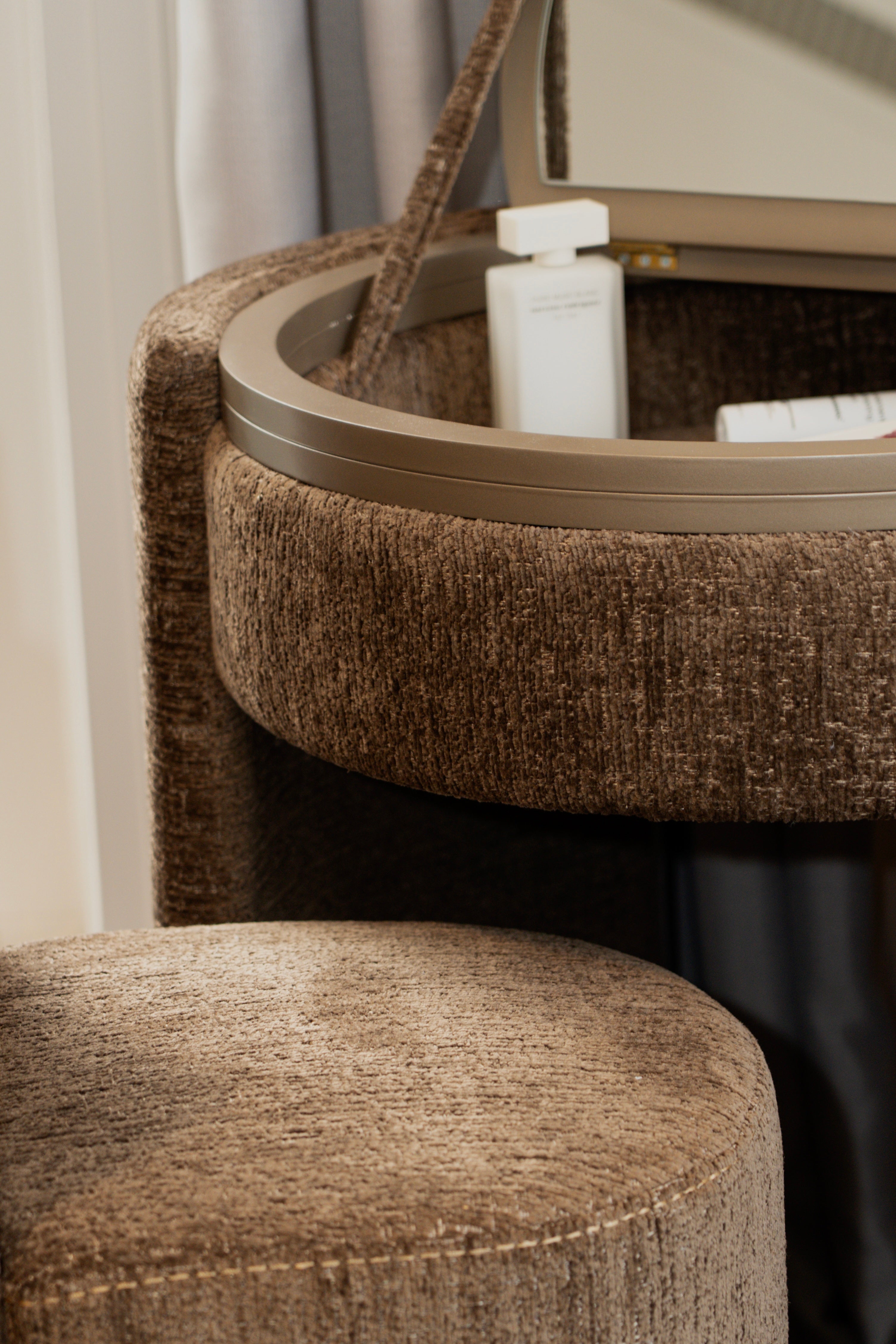 YOME Vanity Table Deep Mocha - Luxury round makeup table