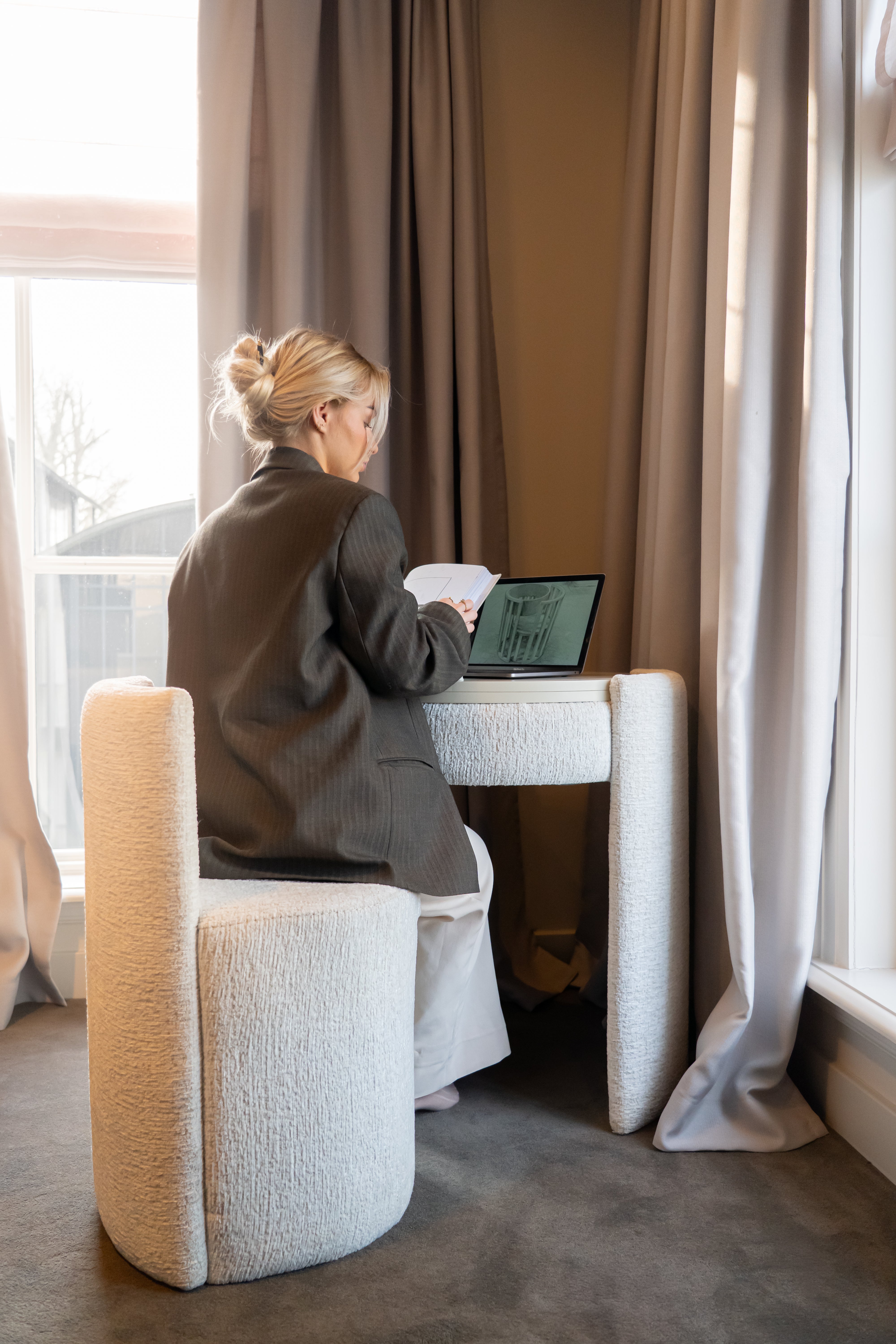 YOME Vanity Table Off White - Luxury round makeup table