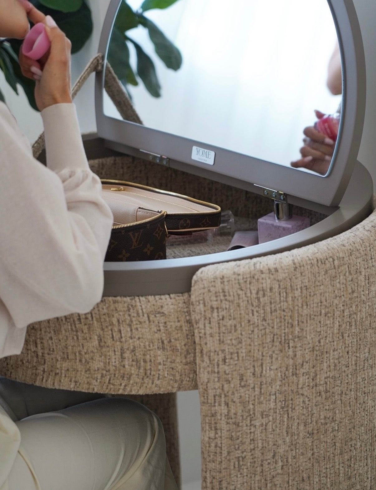 YOME Vanity Table Taupe - Luxury round makeup table