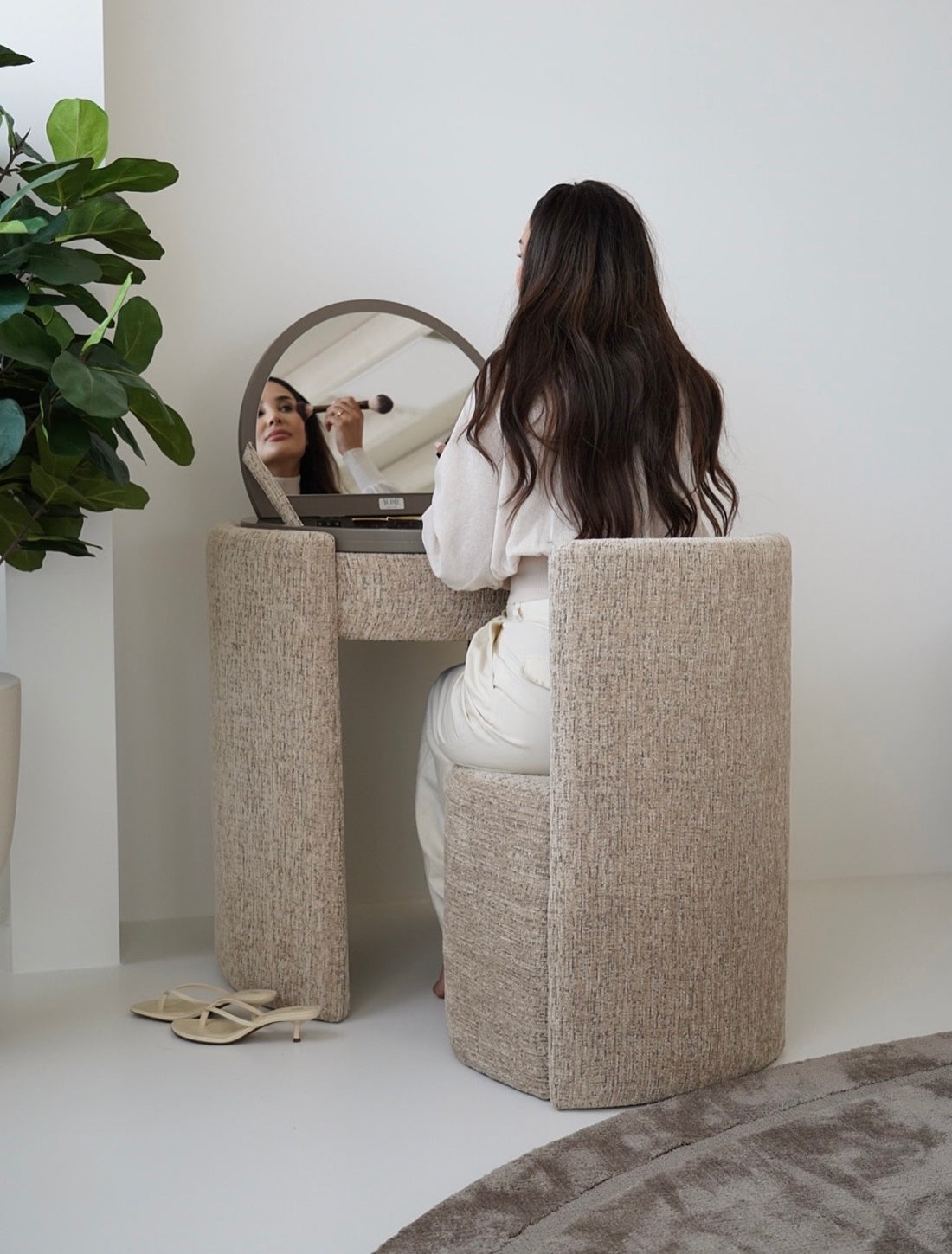 YOME Vanity Table Taupe - Luxury round makeup table